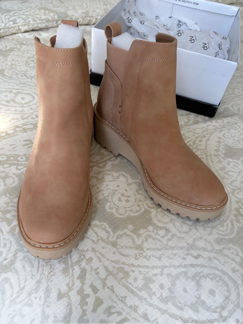 Dolce Vita Beige Tan Lug Platform Ankle Booties - Picture 3 of 6